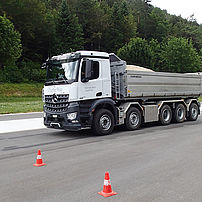 Bremswirkungsmessung an einem Lastwagen mit zusätzlicher Achse