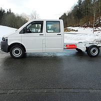 Lightweight commercial vehicle with extended wheelbase