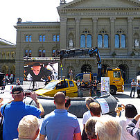 Demonstration showing how to rescue passengers from submerged vehicles on the Bundesplatz in Bern