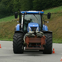 Steering assistance failure check for an agricultural tractor