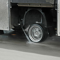 Haftwertuntersuchung nass PKW-Reifen