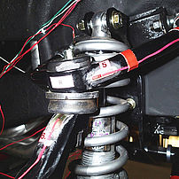 Strain gauges on front axle mounting